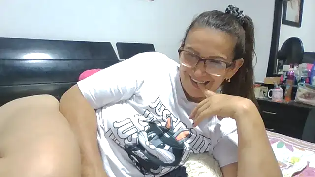 MiaVega online show from November 2025 02:55:02 AM