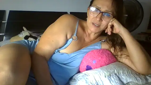 MiaVega online show from November 2025 02:11:01 AM