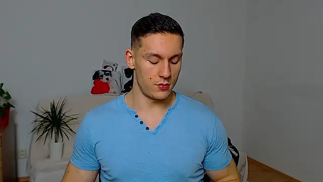 ZeinMiracles online show from November 2025 11:41:01 PM