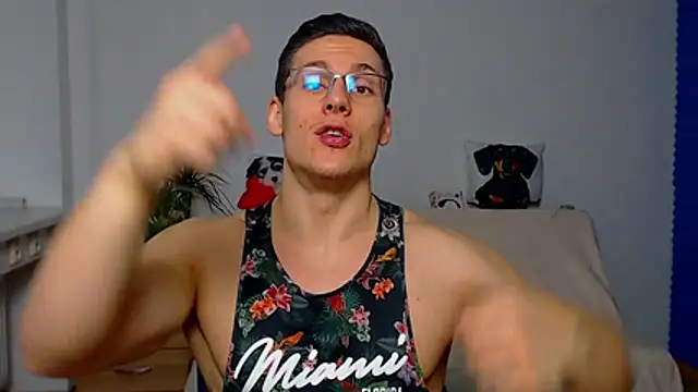 ZeinMiracles online show from December 2025 08:55:01 PM