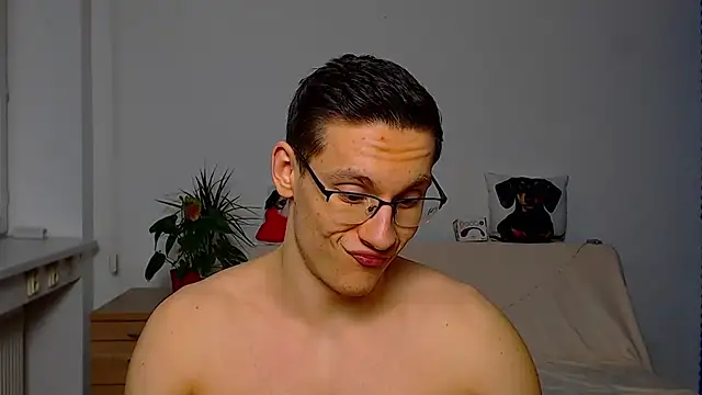 ZeinMiracles online show from December 2025 09:52:02 PM