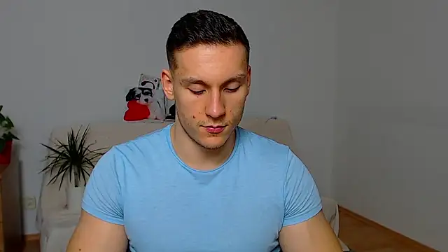 ZeinMiracles online show from November 2025 08:24:01 PM