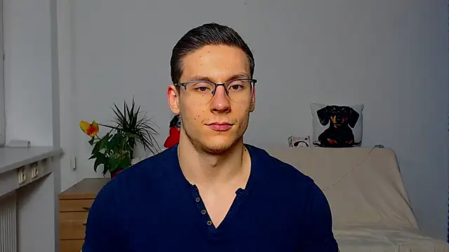 ZeinMiracles online show from December 2025 08:42:01 PM