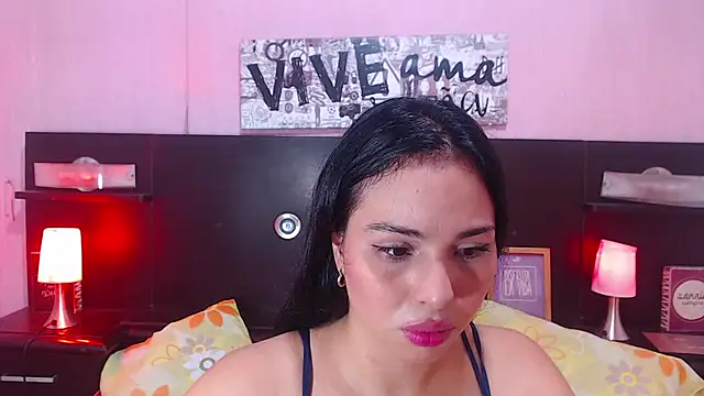 alyssabunnyy online show from November 2025 08:24:02 PM