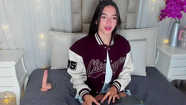 Snapshot of Aleska_romanov_ chatting on September 2025 11:48:02 AM Aleska romanov online show from September 2025 11:48:02 AM