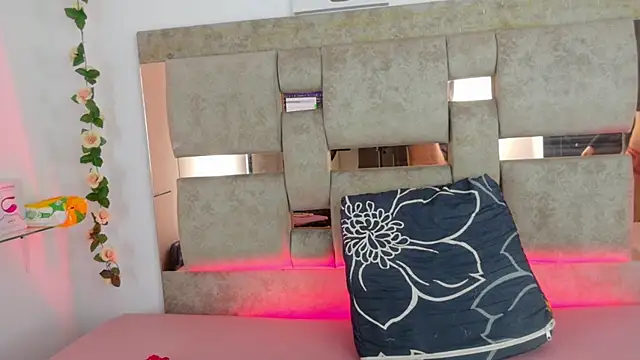 Snapshot of Natasha-Adams chatting on November 2025 09:26:01 PM Natasha-Adams online show from November 2025 09:26:01 PM