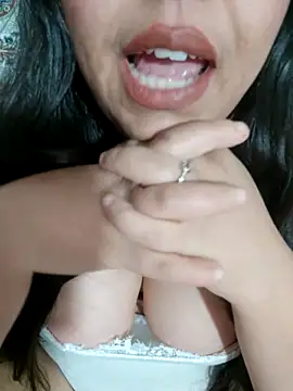 Hot-lino online show from November 2025 01:20:02 AM