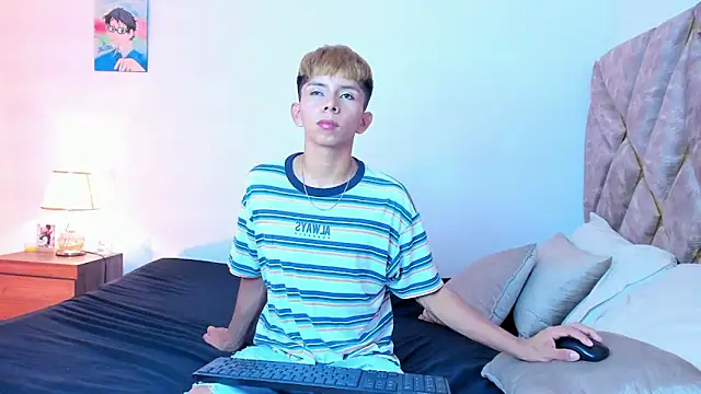 Hyunjin Son online show from December 2025 07:05:02 PM