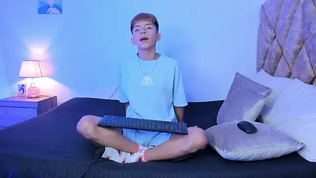 Hyunjin Son online show from December 2025 03:26:01 PM