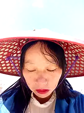 Snapshot of tcm-cute chatting on December 2025 05:00:02 AM tcm-cute online show from December 2025 05:00:02 AM