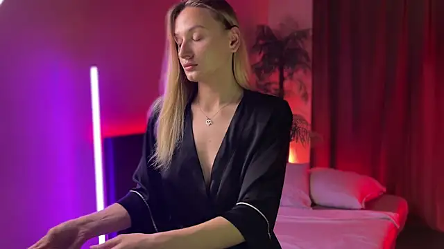 LovaMay online show from May 2026 02:06:01 AM