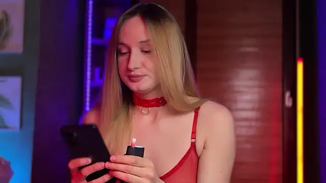 LovaMay online show from April 2026 10:51:01 AM