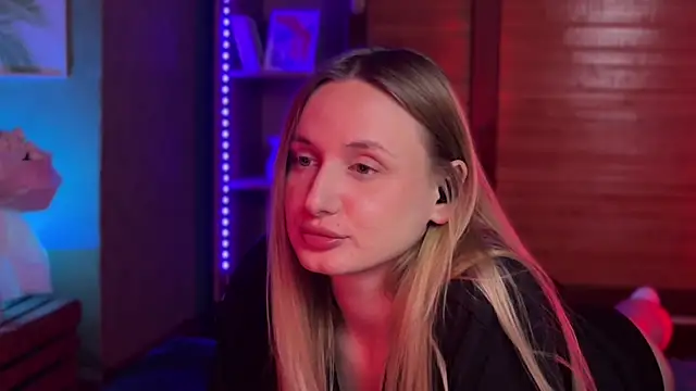 LovaMay online show from April 2026 09:10:02 PM
