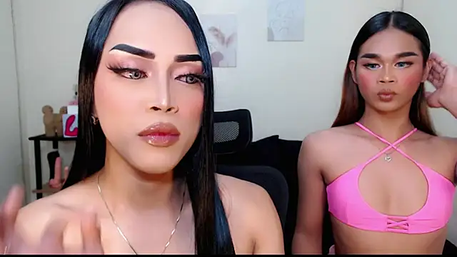 Snapshot of Lessandra_Lust chatting on September 2025 04:23:01 PM Lessandra Lust online show from September 2025 04:23:01 PM