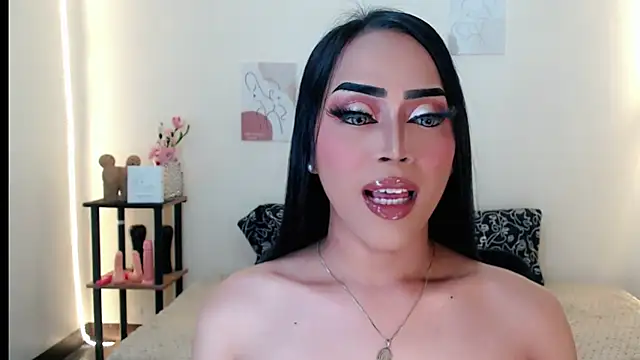 Snapshot of Lessandra_Lust chatting on October 2025 02:04:02 AM Lessandra Lust online show from October 2025 02:04:02 AM