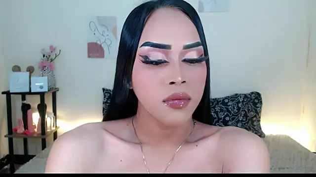 Snapshot of Lessandra_Lust chatting on October 2025 11:06:01 PM Lessandra Lust online show from October 2025 11:06:01 PM