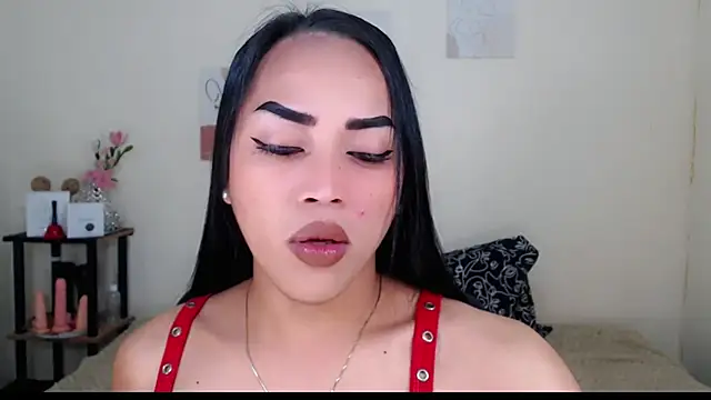 Snapshot of Lessandra_Lust chatting on October 2025 11:58:01 PM Lessandra Lust online show from October 2025 11:58:01 PM