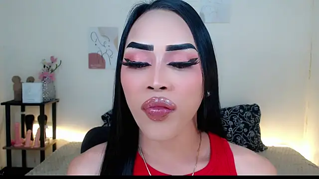 Snapshot of Lessandra_Lust chatting on October 2025 11:05:01 PM Lessandra Lust online show from October 2025 11:05:01 PM