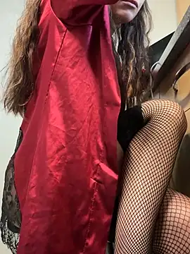 Snapshot of StrapPink chatting on November 2025 08:47:02 AM StrapPink online show from November 2025 08:47:02 AM