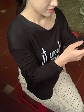 Tieuvi 18 online show from November 2025 12:59:02 AM