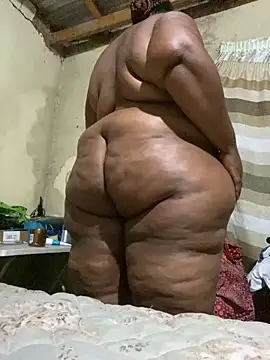 Curvycandy95 online show from April 2026 07:15:02 PM