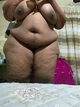 Curvycandy95 online show from June 2026 07:33:01 PM