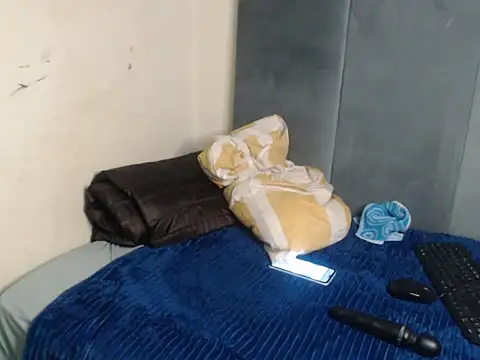 Tyllorsavage online show from September 2025 02:18:01 AM