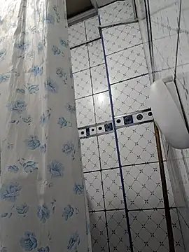 Snapshot of Exotic19cm chatting on November 2025 10:47:02 PM Exotic19cm online show from November 2025 10:47:02 PM