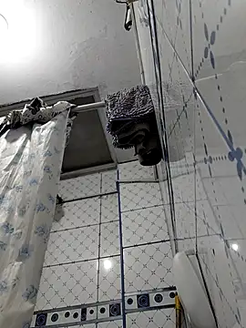 Snapshot of Exotic19cm chatting on November 2025 10:37:01 PM Exotic19cm online show from November 2025 10:37:01 PM