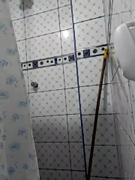 Snapshot of Exotic19cm chatting on December 2025 11:04:01 PM Exotic19cm online show from December 2025 11:04:01 PM