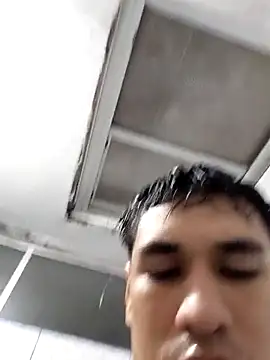 Snapshot of Exotic19cm chatting on November 2025 11:27:01 PM Exotic19cm online show from November 2025 11:27:01 PM