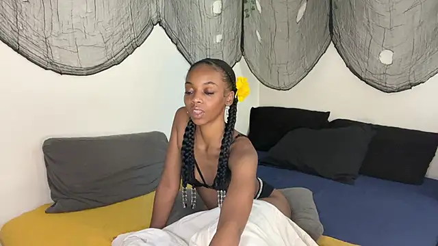 Trixie luv1 online show from September 2025 05:30:02 PM