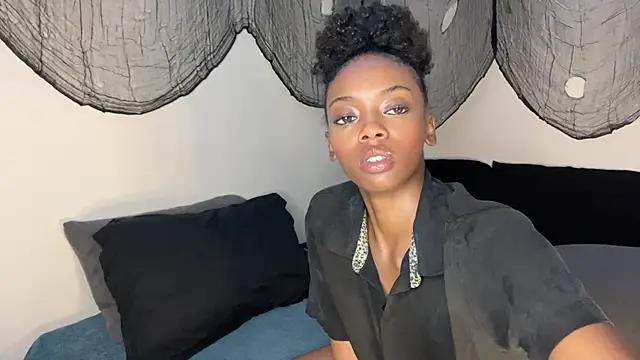 Trixie luv1 online show from October 2025 12:46:01 PM