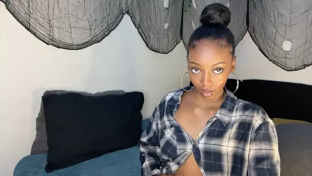 Trixie luv1 online show from October 2025 12:19:01 PM