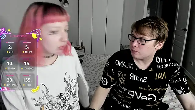 Snapshot of Couple_Molly chatting on October 2025 04:48:02 PM Couple Molly online show from October 2025 04:48:02 PM