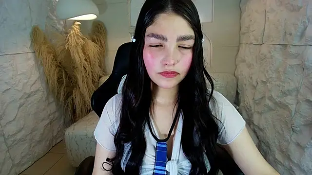 luna  r online show from October 2025 07:59:01 PM