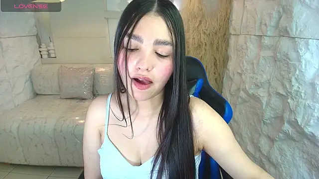 luna  r online show from September 2025 07:46:02 PM