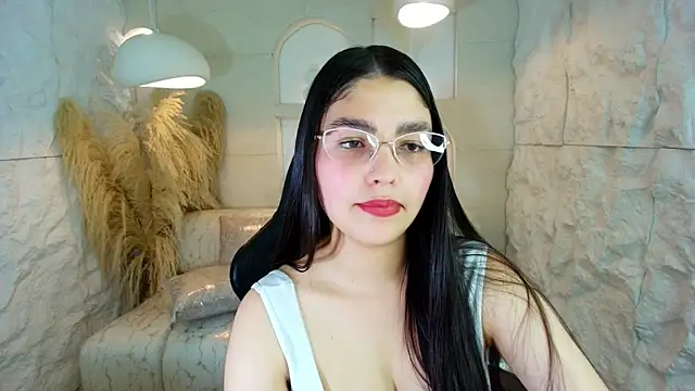 luna  r online show from October 2025 12:30:01 AM