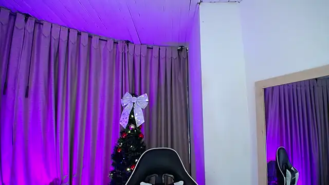 athenea fox online show from December 2025 07:28:02 PM