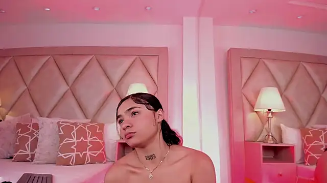 Snapshot of PauVega_ chatting on October 2025 12:41:01 PM PauVega online show from October 2025 12:41:01 PM