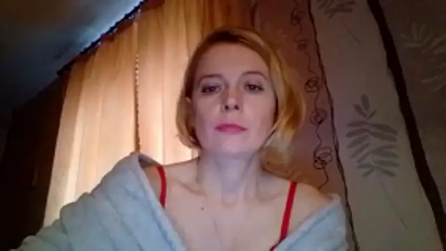 LiluXRose online show from October 2025 10:47:01 AM