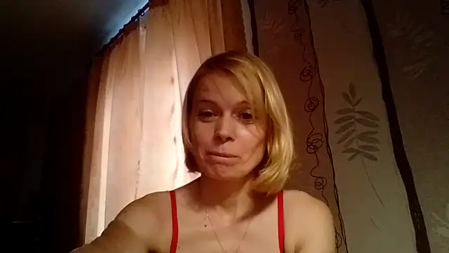 LiluXRose online show from October 2025 10:39:01 AM