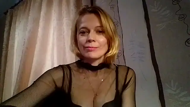 LiluXRose online show from October 2025 09:50:01 AM