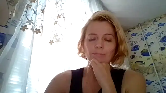 LiluXRose online show from September 2025 01:04:01 PM