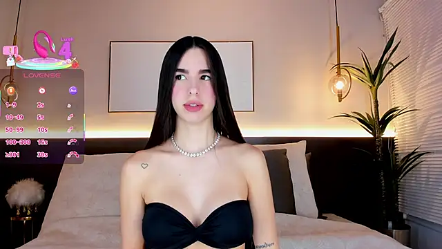 SolAvelar online show from November 2025 03:39:02 AM