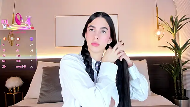 SolAvelar online show from October 2025 03:49:02 AM