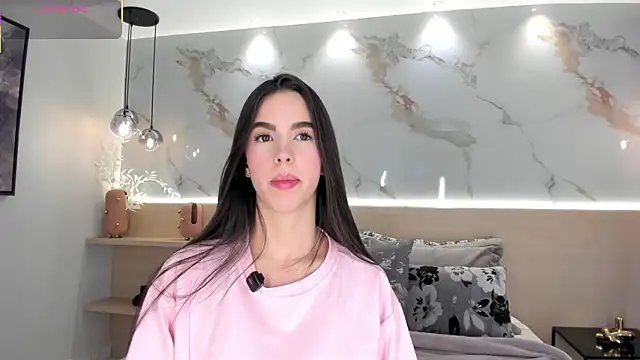 Snapshot of SolAvelar chatting on June 2026 01:22:02 AM SolAvelar online show from June 2026 01:22:02 AM
