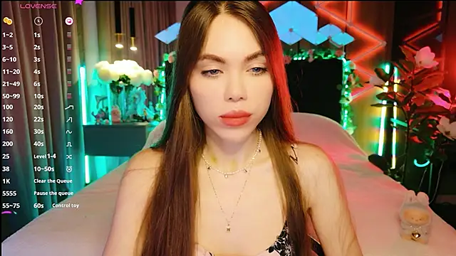 MimiFors online show from October 2025 04:31:02 PM