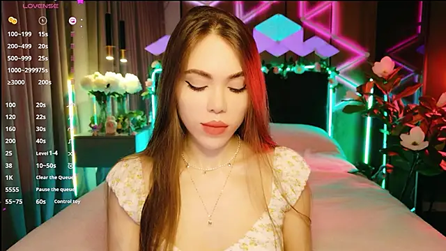 MimiFors online show from September 2025 04:39:02 PM