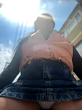 Snapshot of -Mia1 chatting on October 2025 03:31:02 PM -Mia1 online show from October 2025 03:31:02 PM